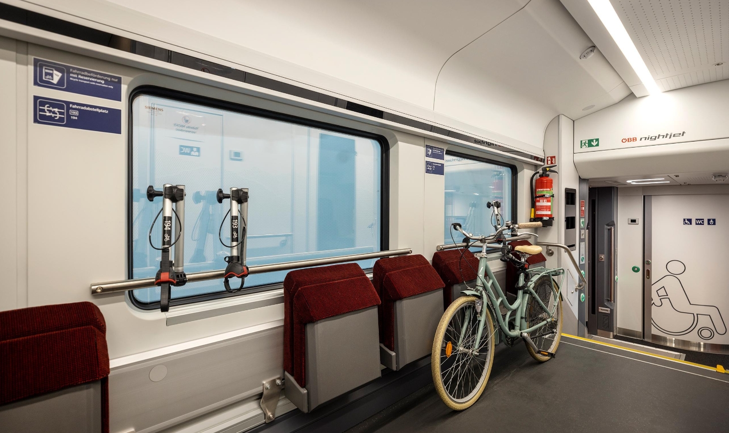 Одноместные капсулы и душ в купе: по Европе скоро начнут ездить новые поезда (фото)